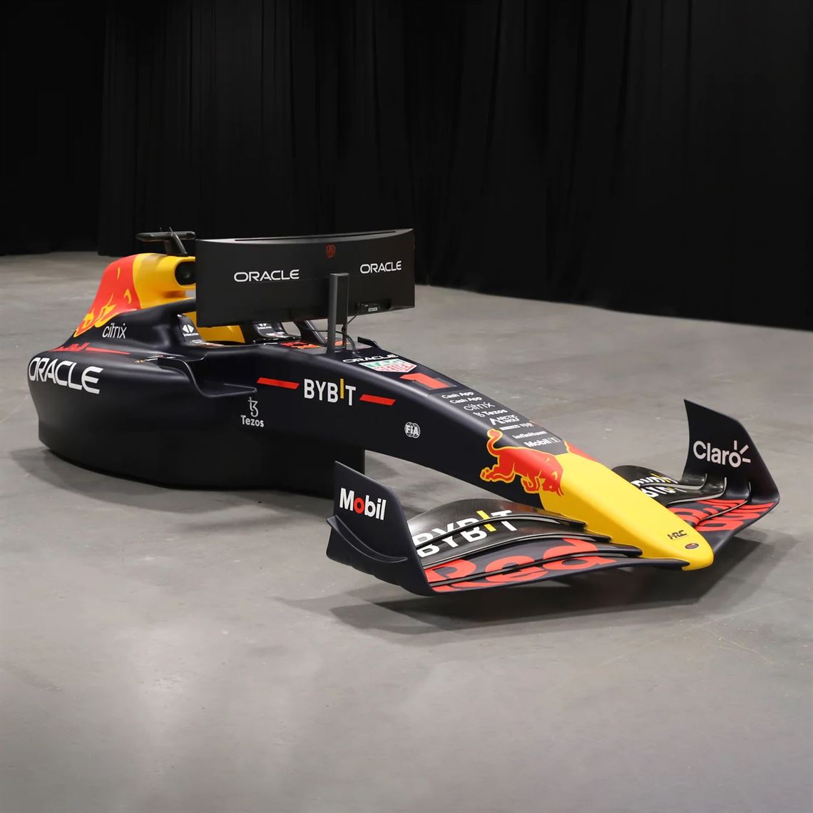 official-2022-red-bull-racing-rb18-f1-simulat