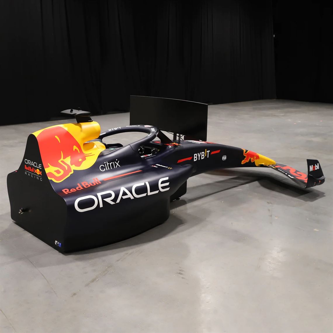 official-2022-red-bull-racing-rb18-f1-simulat