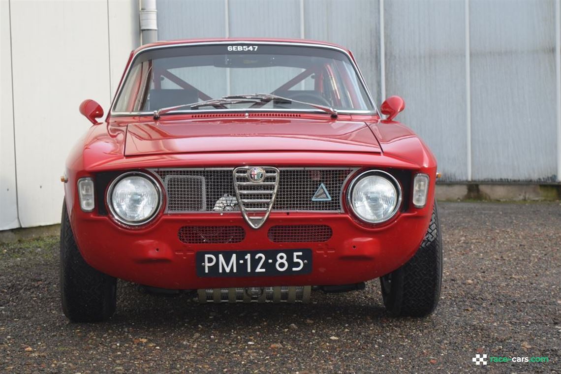 1967-alfa-romeo-gt-junior-in-gta-looks-with-2