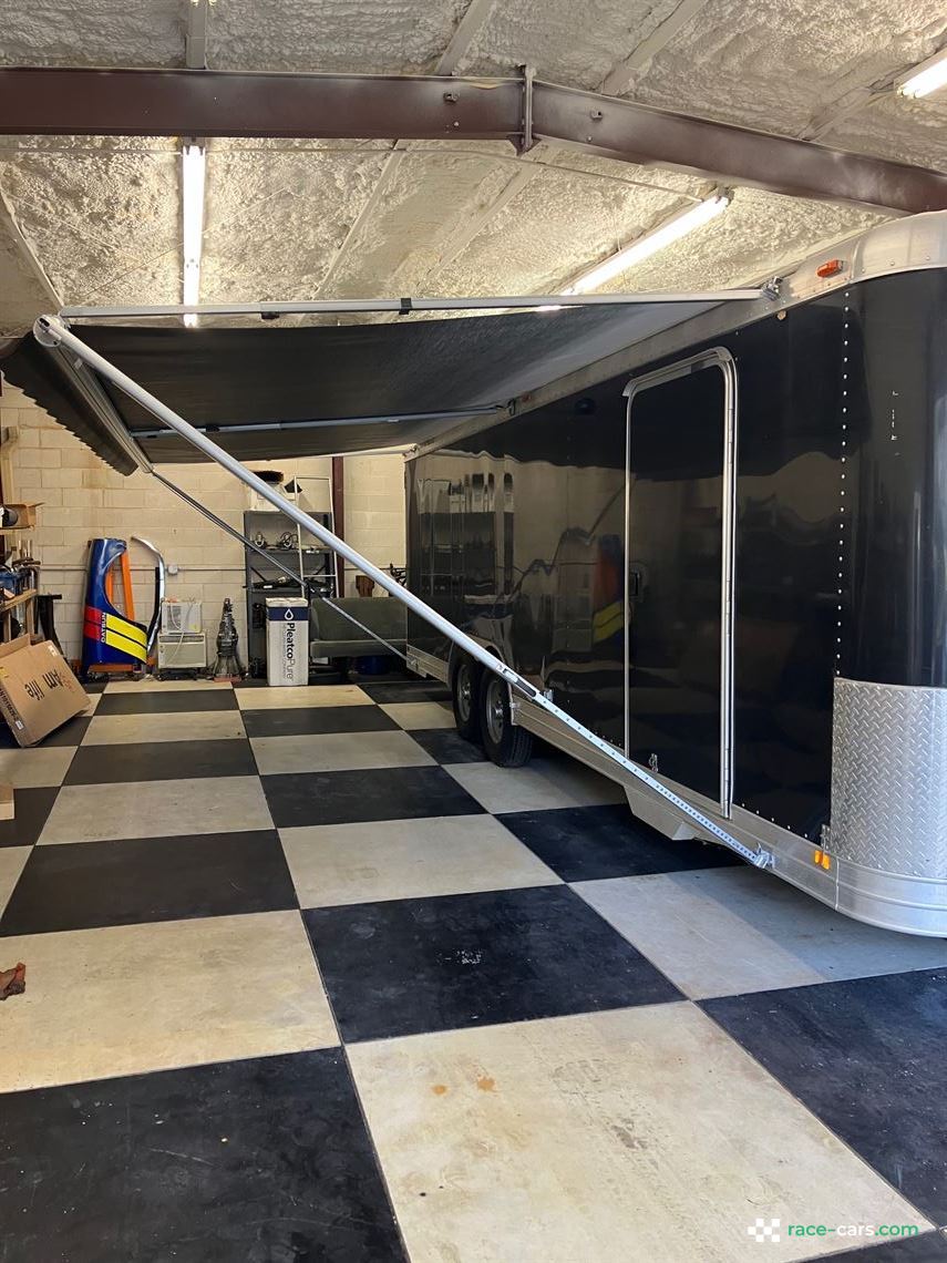 enclosed-aluminum-race-trailer